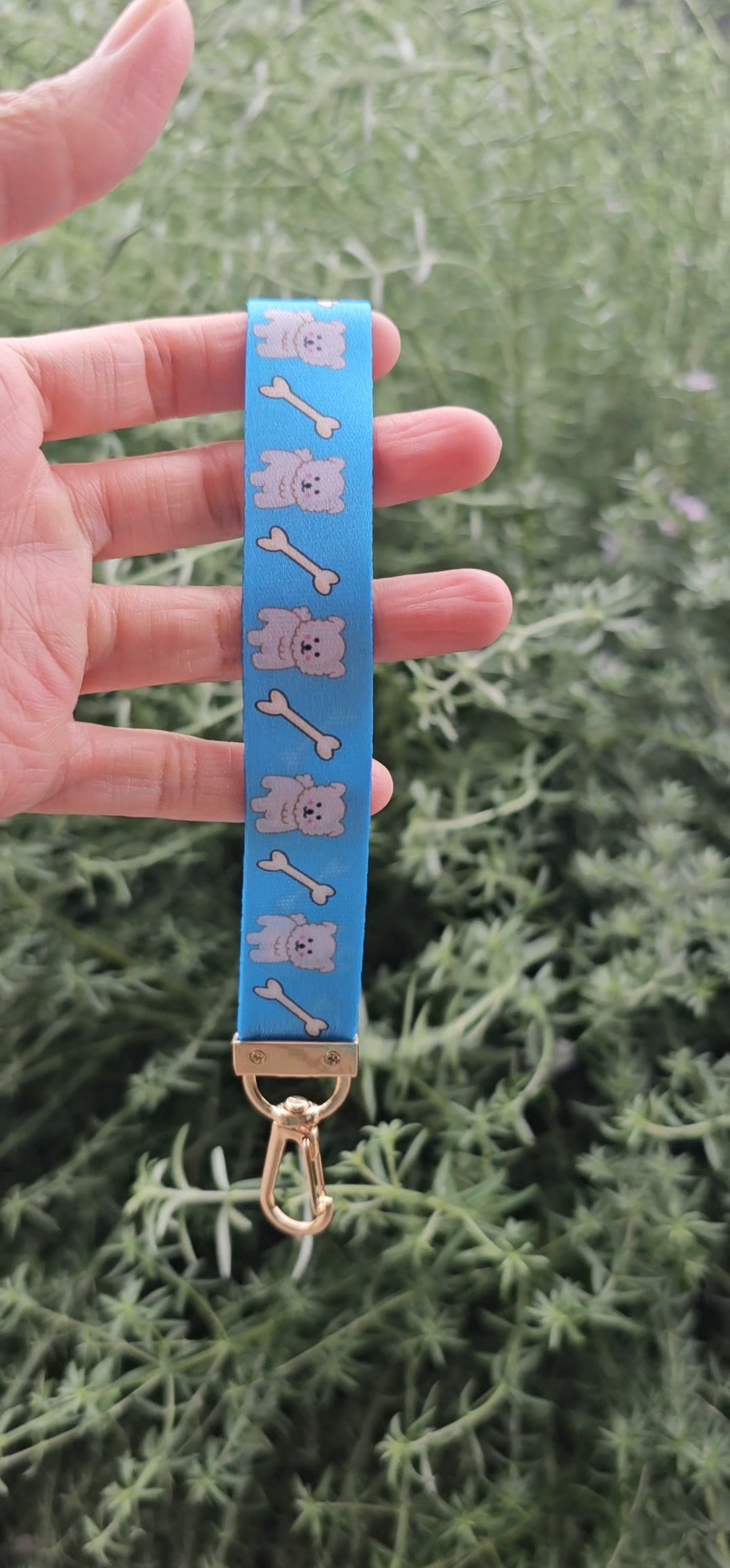 Doggo wrist lanyard (light blue)