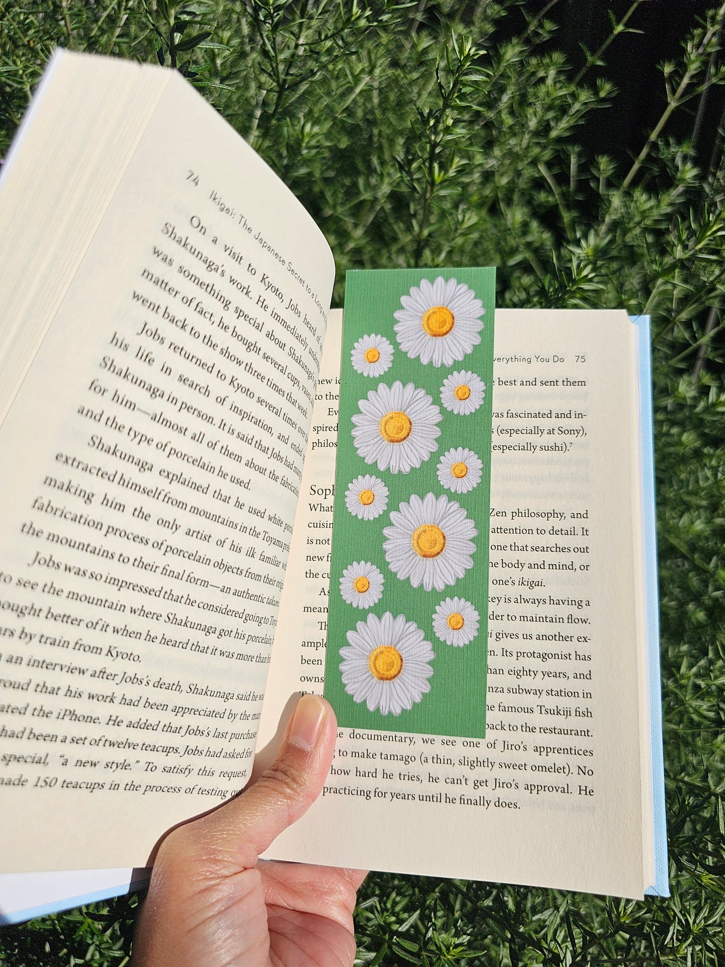 White daisy bookmark